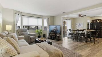 Smart TV, fireplace