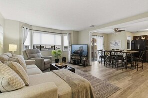 Smart TV, fireplace