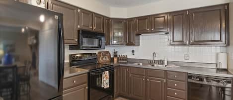 Refrigerador, microondas, horno, placa de cocina