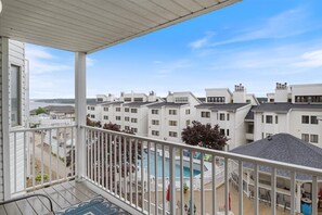 Property grounds - Lakefront Osage Beach Condo + Workspace w/ Pool Views (Osage Beach)