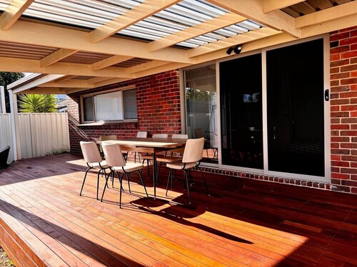 Happy Stays - Retro Haven