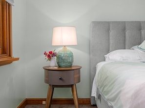3 bedrooms, desk, iron/ironing board, WiFi