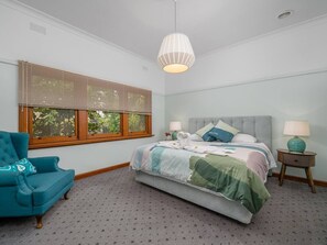 3 Schlafzimmer, Schreibtisch, Bügeleisen/Bügelbrett, WLAN