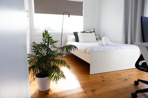 3 habitaciones, escritorio, tabla de planchar con plancha y wifi 