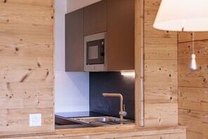 Fridge, microwave, coffee/tea maker, cookware/dishes/utensils