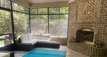SASA Deer Lodge Superb 6-bedroom house with AC in Richmond Hill Georgia