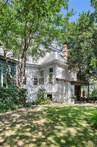 Walk Everywhere Downtown - 1bed/1bath Charleston Retreat - Dining & Nightlife
