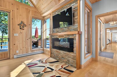 Riverlight Retreat — a cozy riverfront cottage in Browns Yard.