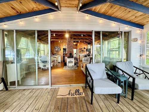 Seaside Cabin Retreat – Breathtaking Views & Ocean Access