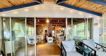 Seaside Cabin Retreat – Breathtaking Views & Ocean Access