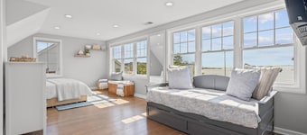 Beachfront Apartment- 10 min from Downtown
