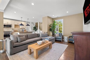 Smart TV, fireplace