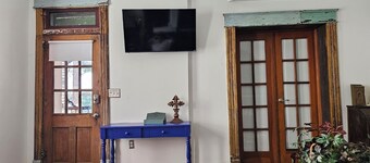 Charming bedroom in a vintage house with AC, WiFi in fantastic Kansas City