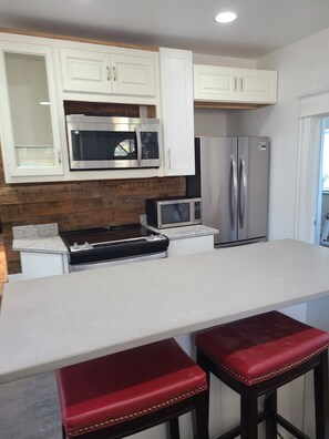 Mikrowelle, Ofen, Herdplatte, Geschirrspüler