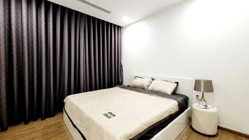 4 bedrooms, iron/ironing board, WiFi, bed sheets