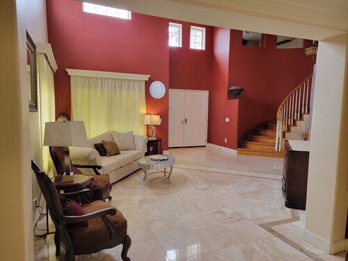 Executive Living, Scenic location 5+3 furnished; pool and entertainer's backyard