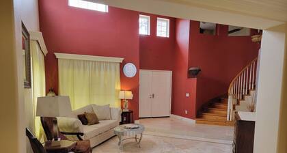 Executive Living, Scenic location 5+3 furnished; pool and entertainer's backyard