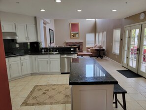 Microwave, oven, stovetop, dishwasher - Executive Living, Scenic location 5+3 furnished; pool and entertainer's backyard (Los Angeles)