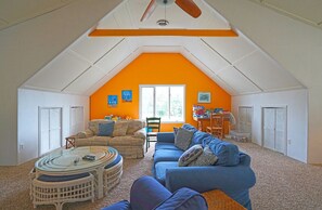 Smart-tv, een dvd-speler en boeken