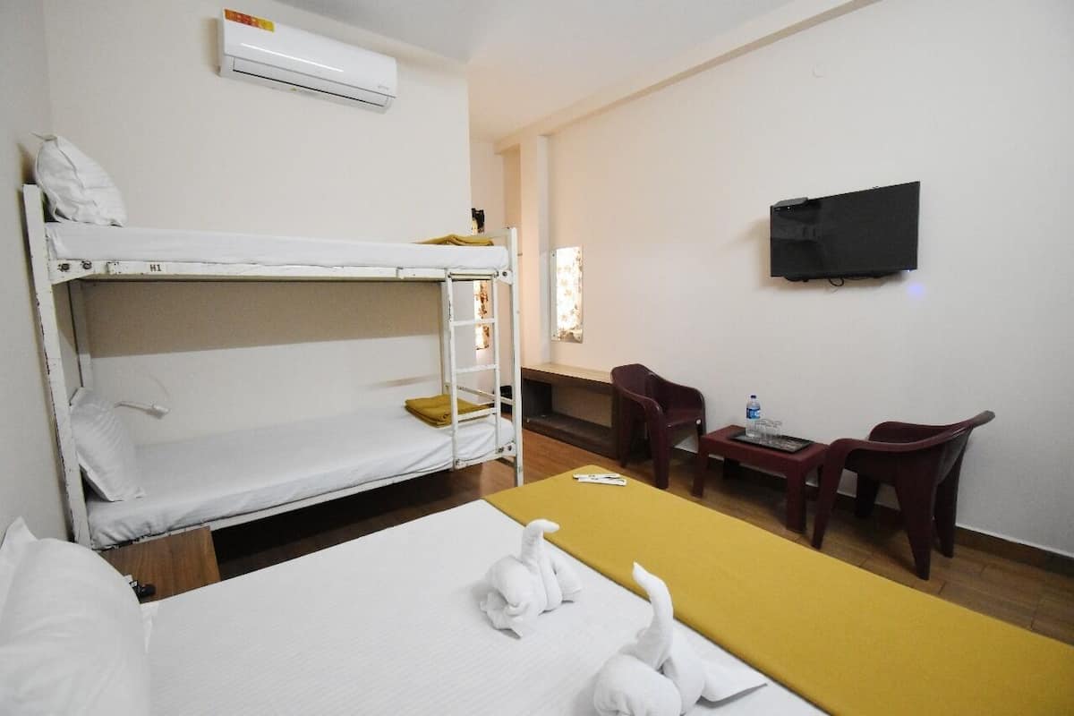 Quarto luxo, sacada, vista para o jardim | Escrivaninha, Wi-Fi de cortesia