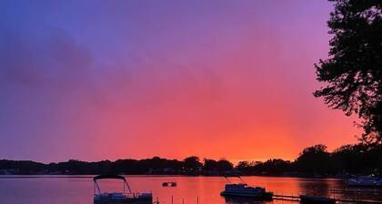 Lake Front Cottage | Kayaks | Game Table Fun