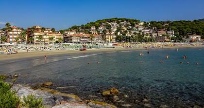 Seaview Pool Retreat - B28, Andora, Italy