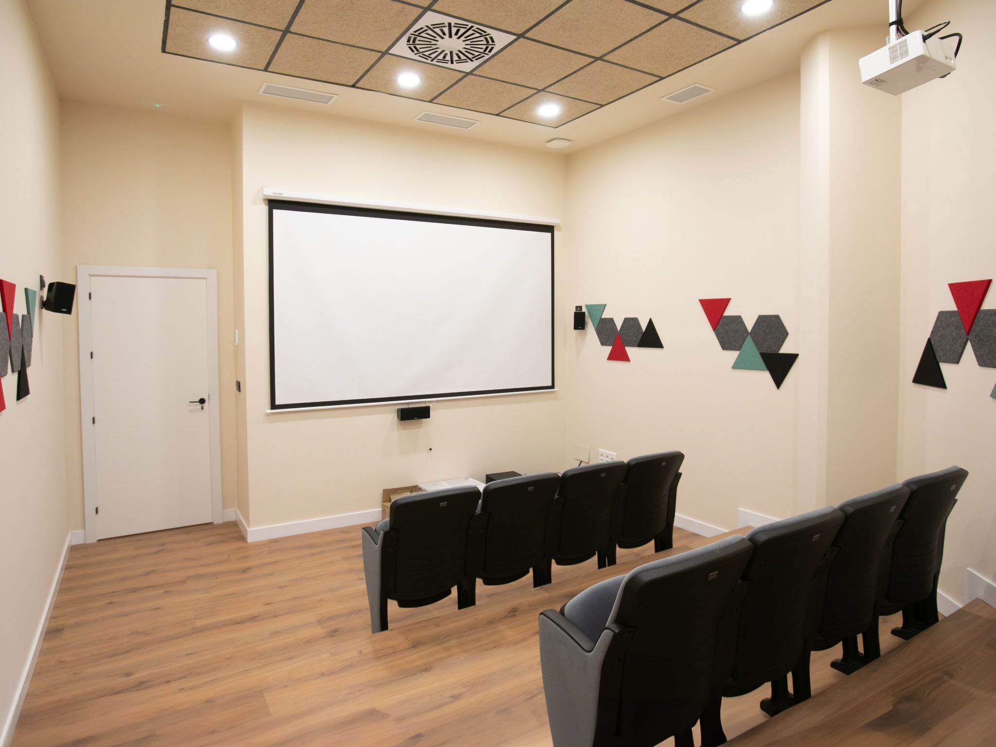 المنشأة من الداخل