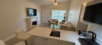 2-bedroom secondary suite in lovely Sarasota