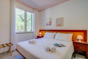 2 bedrooms, bed sheets