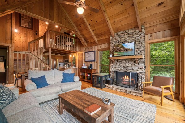 Smart TV, fireplace