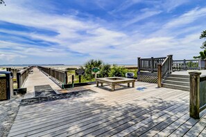 Terrace/patio - Beautiful Condo with pools,  hot tub, sauna,  and water views (Hilton Head)