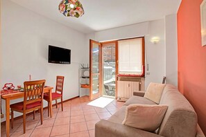 Living and dining room - Bardonest - Central Studio in Bardonecchia, Bardonecchia, Italy (Bardonecchia)