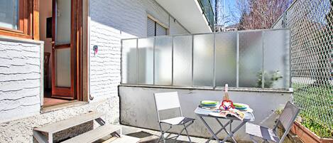 屋外ダイニングエリア