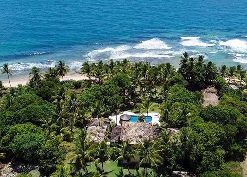 BEAUTIFUL AND WONDERFUL HOUSE ON THE SAND