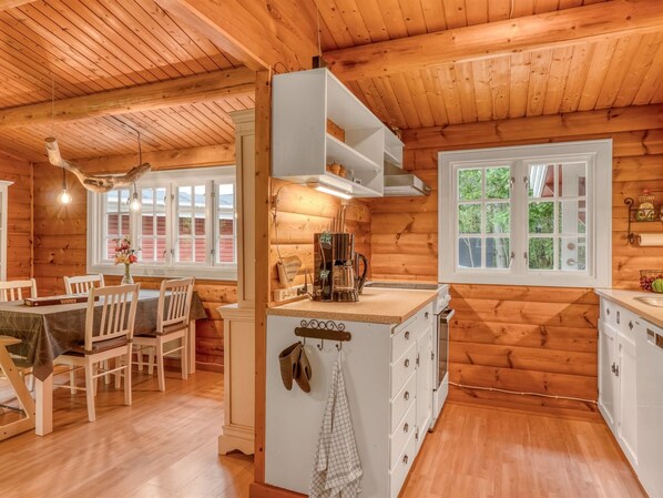 Fridge, microwave, dishwasher, cookware/dishes/utensils
