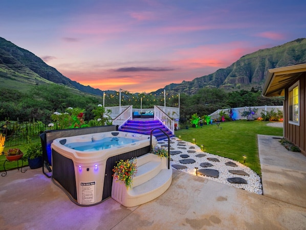 Outdoor spa tub