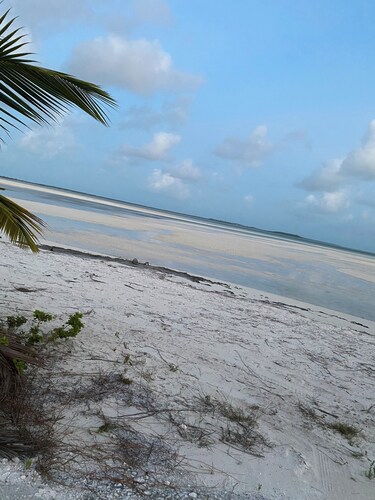One bedroom Beach Retreat 
Rolleville, Exuma