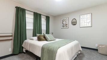 3 bedrooms, iron/ironing board, WiFi, bed sheets