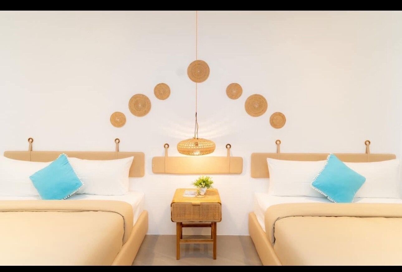 Deluxe Pool Access (4 Persons) | Desk, laptop workspace, WiFi (free)