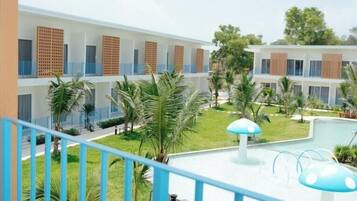 Deluxe Water Park King Room | Terrace/patio