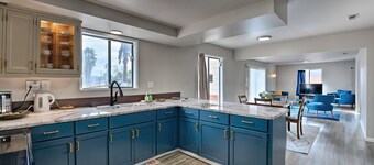 Spacious 7-bedroom house in cool Sacramento with AC