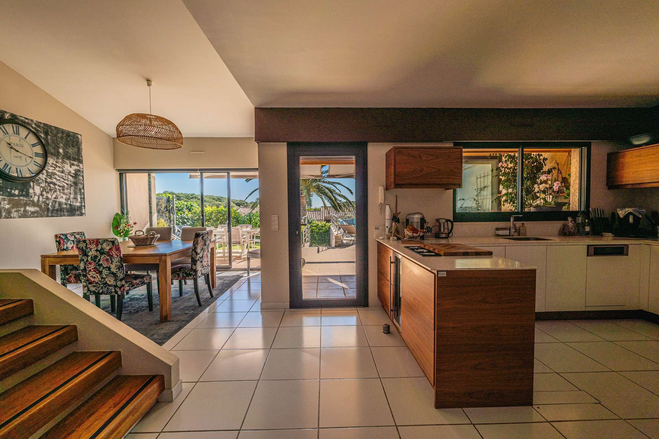 Fridge, oven, dishwasher, cookware/dishes/utensils