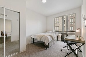 4 bedrooms, desk, WiFi, bed sheets