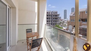 Apartemen Mewah, pemandangan kota | Balkon