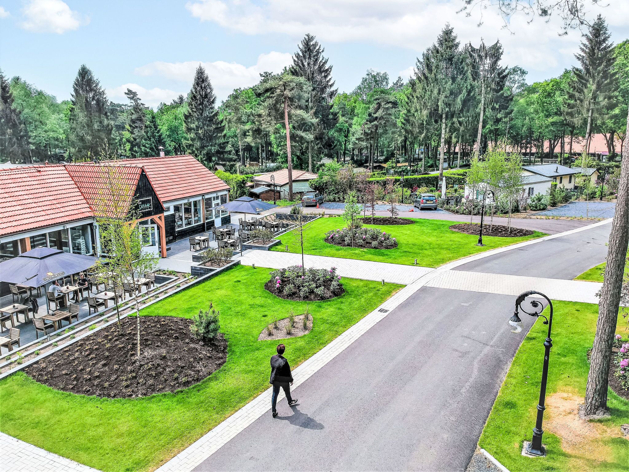 A residential area with a restaurant named "Schnitz" featuring outdoor seating and a red-tiled roof.