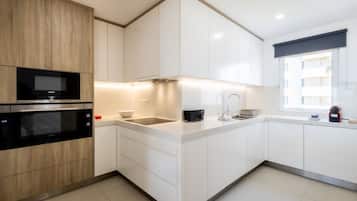 Refrigerador, microondas, horno y lavavajillas