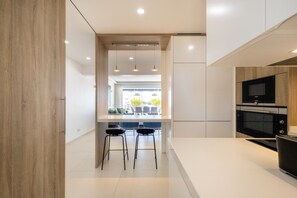 Réfrigérateur, micro-ondes, four, lave-vaisselle