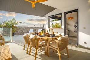 Outdoor dining - VILLA M (LES TROIS BASSINS)