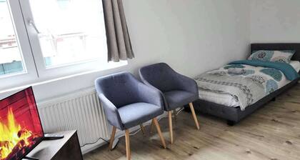 3-Bed Cosy Apartment - Sleeps 8