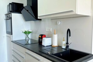 Fridge, microwave, oven, stovetop